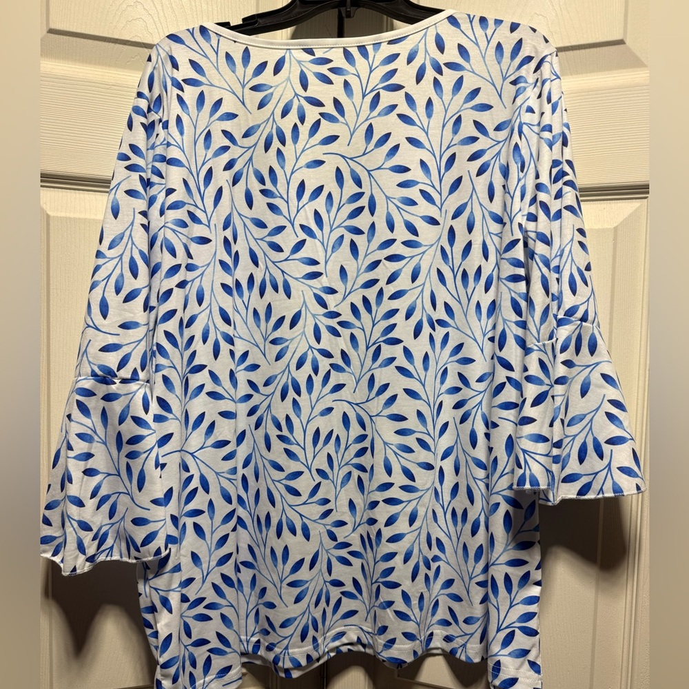 Blue Leaf Print Women's Top blouse 3/4 length sleeves lightweight 2xl - Picture 2 of 3